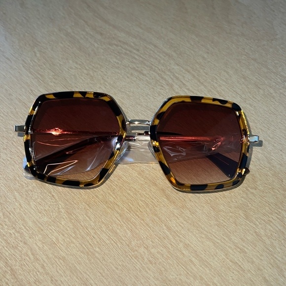 Other - Unisex kids Tortoise print frame sunglasses. NWOT